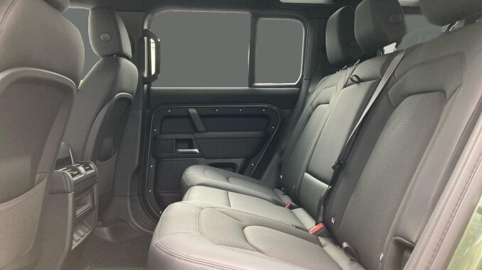 Land Rover Defender 3.0 D250 X-Dynamic HSE 110 5dr Auto Diesel Estate - Image 4